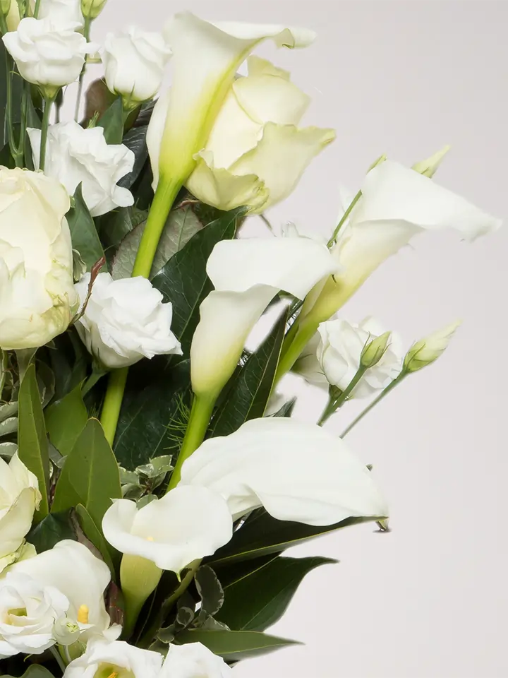 Bunch of white flowers home delivery